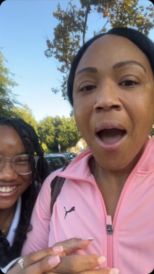 Erica Campbell Instagram - First day no PDA 🥺are all big kids like this ?? #campbellkids #kissyomomma