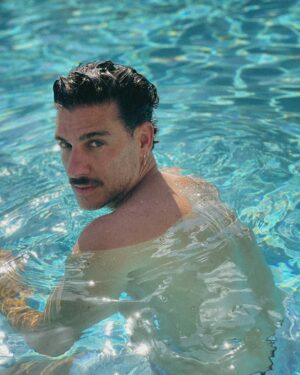 Erick Elías Instagram - 5 días para mi cumpleaños ! …☀️💦