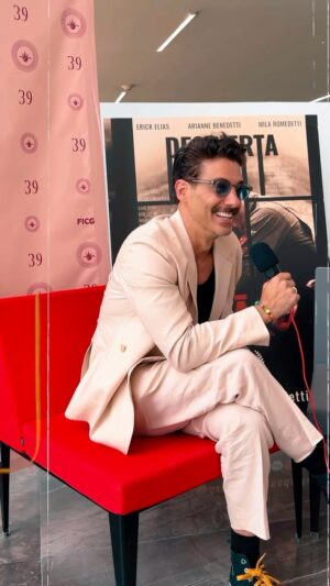Erick Elías Instagram - Presentando “DESPIERTA MAMÁ” en el @ficg 
@despiertamama