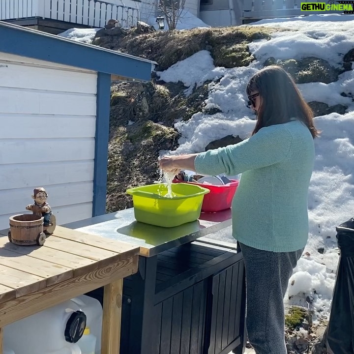 Erik Hagen - 3.6K Likes - Snefrid s første oppvask ute ha en fin dag 😀😅😍