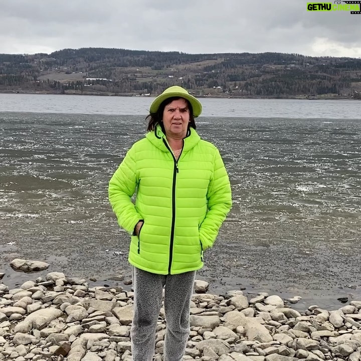 Erik Hagen - 5.3K Likes - Vandring på Mjøsa veldig kaldt brrrr 🤢😮