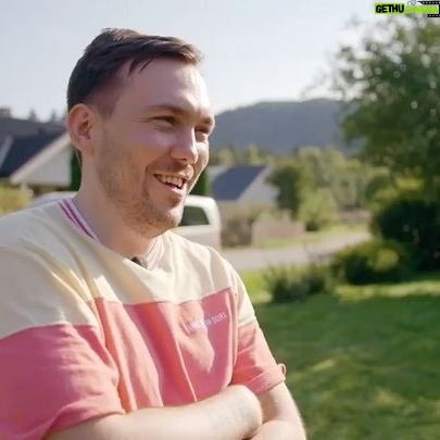 Erik Hagen - 2.4K Likes - Ikke så lett å vite hva en influenser gjør😅Men da hjelper det med besøk av @dennisvareide 🤩. 4 episoder fra serien Snefrid og Erik blir influensere ligger nå ute og hver mandag kommer det to nye episoder. Takk for så mange hyggelige tilbakemeldinger mvh Snefrid og Erik