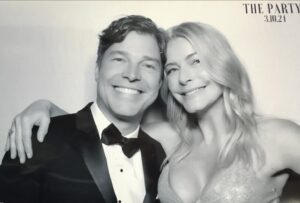Erik Marmo Instagram - Oscars, 2024. #theparty Sorry for the crooked bow tie. 😅 We were having fun! We thought other movies could have won some awards too, but we loved Oppenheimer (we love Nolan’s work in general.) What do you guys think? // Desculpa pela gravata borboleta torta. 😅 Nós estávamos nos divertindo. A gente acha que outros filmes também poderiam ter sido premiados, mas adoramos Oppenheimer (em geral, amamos os filmes do Christopher Nolan). O que vocês acharam?