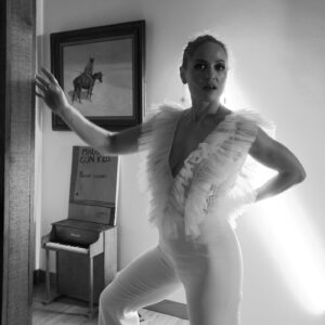 Erika Christensen Instagram - Feel a little like the founder of @ejaf, Sir Elton himself, in this @jenniferclairofficial jumpsuit. 

Styled by @iamsaraacevedo,
Makeup by @omayma.ramzy,
Jewelry by @dru.jewelry, @saraweinstock, @meredithyoungfinejewelry, @walters_faith
Photos by @coelmaness