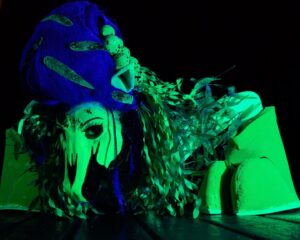 Erika Klash Instagram - ✨🌊🐴🧜‍♀️ Glowing Beach Kelpie ✨🌊🐴🧜‍♀️
⚰️
If you haven't seen the Ted Danson / Leslie Nielsen segment in Creepshow (1982), I highly recommend, it kept me company a lot while designing and making this look.
⚰️
📸 @cashmonetdrag
