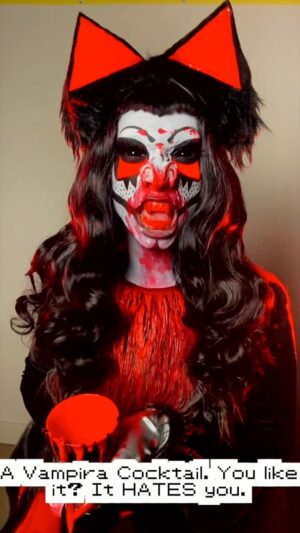 Erika Klash Instagram - My tribute to The Vampira Show from the 1950s! Many episodes of this show haven’t survived but I wanted to recreate this one particular episode! 👁🩸🥂
🦇
Video by @cashmonetdrag !!