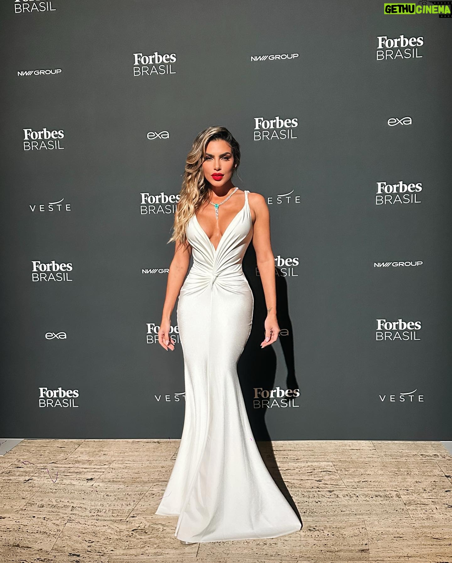 Erika Schneider - 83.7K Likes - @forbesbr NYC
@unityseven
@lolokamakeup