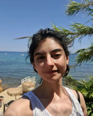 Erika Toa Russo Instagram - Cuando el trabajo te lleva a descubrir nuevos spots⛱️ .. y las ganas de playita no te sueltan!!🥵
.
.
#Toa #verano2024 #rodajes #sets #Civitavecchia #calor #estate2024 #selfies