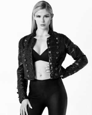 Erin Moriarty Instagram - Spent the day with @theamazingmagazine and had so much fun (and it’s NOT at all because they made me look far cooler than I am) 🖤. THANK YOU, Team Amazing: @theamazingmagazine @richardmachadophotography @donaldlawrence8 @chadandrehair @nadineortega_ @lynxproductionsinc @leiphillips @sabreenahrochelle