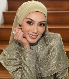 Actress Erra Fazira HD Photos and Wallpapers November 2024