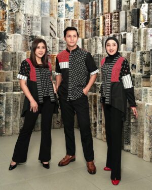 Errina GD Instagram - Proudly Present New Couple Set Series🤍

Couple set batik with nice design, good materials and elegant for daily or formal events!! available in 4 Series. Check it out now!! 

Special thanks for @farahcarpetsofficial for nice venue and great hospitality ❤️

Chat us for more details:
Whatsapp : 081188811183
Shopee : Lenshan.id
Tokopedia : Lenshan
Tiktokshop : Lenshan.id
Offline Store : 
📍Ruko commercial park blok G no 17 kota wisata cibubur
📍Alun Alun Indonesia West Mall, Mall Grand Indonesia Lt 3

#coupleset #seragam #batikmodern #stylewithlenshan