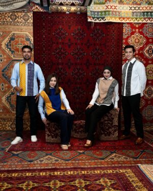Errina GD Instagram - Proudly Present New Couple Set Series🤍

Couple set batik with nice design, good materials and elegant for daily or formal events!! available in 4 Series. Check it out now!! 

Special thanks for @farahcarpetsofficial for nice venue and great hospitality ❤️

Chat us for more details:
Whatsapp : 081188811183
Shopee : Lenshan.id
Tokopedia : Lenshan
Tiktokshop : Lenshan.id
Offline Store : 
📍Ruko commercial park blok G no 17 kota wisata cibubur
📍Alun Alun Indonesia West Mall, Mall Grand Indonesia Lt 3

#coupleset #seragam #batikmodern #stylewithlenshan