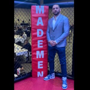 Eryk Anders Instagram - Ya boi live in the commentary booth tonight for @mademenpromos be sure to join in and watch an exciting night of fights. 

#yaboi #feelingspiffy