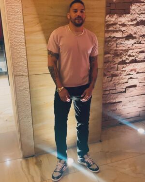 Eryk Anders Instagram - Sum lite

#yaboi