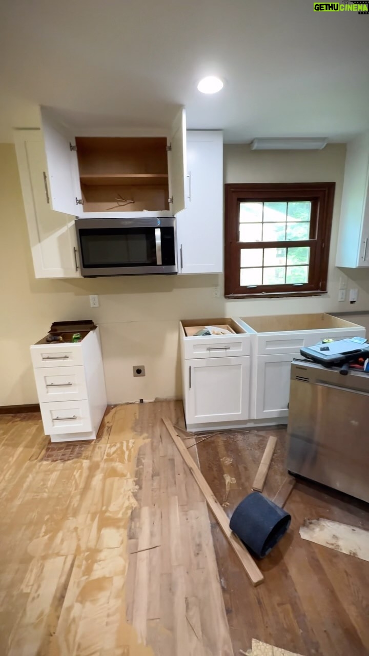 Eryk Anders - 147 Likes - Another beautiful project completed! A big thanks to @erykanders for trusting us with the kitchen upgrade. We fabricated and installed Carrara deluxe countertops to brighten up the space and enhance the modern aesthetic. Plus, we wrapped up everything in just 5 days!⚡️ Thank you for choosing Granite Empire of Birmingham!😊
#graniteempirebirmingham #projectcompleted #whitequartz #happycustomer #kitchenupgrade #birmingham #alabama #granite #foryou #graniteinstallation #inspo #inspohome
