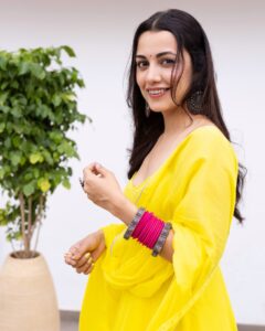 Actress Esha Kansara HD Instagram Photos and Wallpapers August 2024