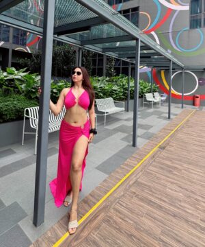 Eshanya Maheshwari Instagram - If Mondays are blue, can my Tuesdays be pink? 💖

#pink #💖 #poolday #swimwear #singapore #Travel #TravelWithEM #esshanya #esshanyamaheshwari #EshaanyaMmaheahwari