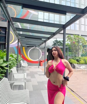 Eshanya Maheshwari Instagram - If Mondays are blue, can my Tuesdays be pink? 💖

#pink #💖 #poolday #swimwear #singapore #Travel #TravelWithEM #esshanya #esshanyamaheshwari #EshaanyaMmaheahwari
