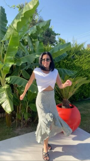 Esin Gündoğdu Instagram - O zaman dans 🤪💃💃
10 adımda 12 adım 🤣🤣💃🧿