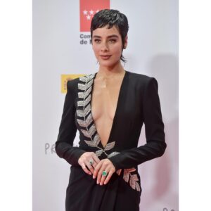 Esmeralda Pimentel Instagram - El mejor regalo de Navidad que la vida me pudo haber dado. 

Solo tengo palabras de gratitud para @premiosforque y para mis admirados Rafa González Lasso, Yolanda, Dani y a todo el equipo dirección, Produccion, sonido, creativo, a @egedainternacional @rtve por su confianza y apoyo. Porque desde el día 1, me di cuenta que estaba rodeada de los mejores y porque son un cracks! 
Que delicia colaborar así! ✨

Pero sobre todo, quiero agradecerte a ti @adrian_lastra 
“El Vallecano”, hermanito mío, por tomarme de la mano y hacer de cada ensayo, un parque de diversiones para crear, soñar, cantar, disfrutar! 
No me cansaré jamás de contarle al mundo el ejemplo de generosidad que me diste, de lo talentoso que eres, de cómo te comes el escenario porque amas enormemente esta vocación a la que le rendimos homenaje. 
Esto no fue una gala, fue una masterclass! 
Ya escribí en mi cartita a Santa, hacer una serie y una peli juntos! 💪🏽

Gracias amada y enorme Verónica Forqué. Sé que tuvimos tu bendición, y tu Magia se hizo presente. 
Besos vuelan hasta a ti. 🦋

Gracias a mi equipo maravilloso @maydelmanager @rafapontessss  @robertosiguero @victorblancostudio 

Gracias España 🇪🇸 por tantísimo amor!