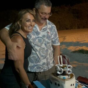 Esra Harmanda Instagram - Bora'min  dogumgunu bu yil pastalarca kutlandi🥰❤️ Allah başımdan eksik etmesin seni sevgilim ve dostlarimizi🙏🏼❤️🥰 Oglumuz Tarcin'in da dogumgunuydu ve her kareye girmeyi ihmal etmedi🥰❤️❤️