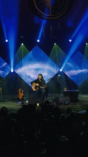 Estas Tonne Instagram - And the journey of life is ongoing…❤️🎶🕊️
A glimpse of a performance @dreamersland.eu 2023 with @conradoxmolina @onanyamusic #berndbechtloff 
#soundjourney @geri_dagys #estastonne #peaceonearth #oneheartsound