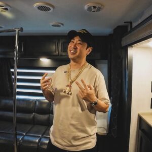 Esteban Ahn Instagram - Cumplí uno de mis sueños! 🥹 Conocer a @nengoflowofficial Gracias por el cariño, respeto y humildad maestro 🙏🙇🏻‍♂️🤍 RealG4Life🫡
