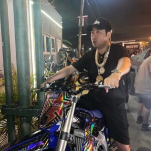 Esteban Ahn Instagram - Un Coreano en Bayamón en la 167 🛡️🏁 Carbon Vlog ya disponible 👹🇰🇷🔥