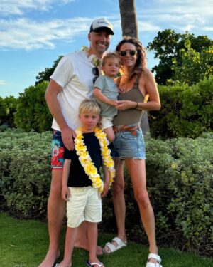Esther Anderson Instagram - Hawaii you are magical 🌺💕don’t want to leave!! 
Such a great holiday for kids and adults 🙌🏻 thanks family 😘