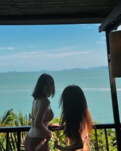Esther Liu Most Liked Photos and Posts
