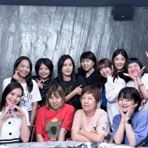 Esther Liu Instagram - 收穫了很多很多愛
每個心意跟驚喜
都把我感動的亂七八糟

還好
平時對大家挺好
生日時大家對我好好🥹

讓我們一直這樣好來好去
好到天荒地老

深深愛著所有愛我的以及我愛的

#love