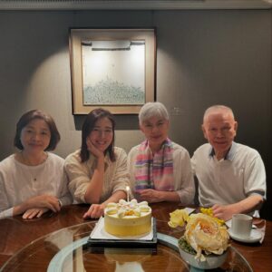 Esther Liu Instagram - 收穫了很多很多愛
每個心意跟驚喜
都把我感動的亂七八糟

還好
平時對大家挺好
生日時大家對我好好🥹

讓我們一直這樣好來好去
好到天荒地老

深深愛著所有愛我的以及我愛的

#love