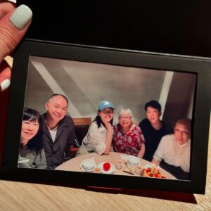 Esther Liu Instagram - 收穫了很多很多愛
每個心意跟驚喜
都把我感動的亂七八糟

還好
平時對大家挺好
生日時大家對我好好🥹

讓我們一直這樣好來好去
好到天荒地老

深深愛著所有愛我的以及我愛的

#love