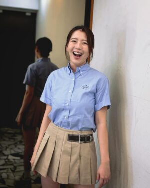 Esther Liu Instagram - 生日會要來了
又是一年一度要大家公開示愛的日子
今年生日會開放沒有參加過的人報名喔！

*生日會日期：8/3日下午3點
*參加方式：在這篇文下留言「今年」我的作品心得分享，再抽出30人由小幫手通知。
*抽籤方式：壽星本人看的開心滿意😂🫣
*截止日期：7/31日
要告白的要快喔🩵🩵🩵

感覺最近的流行好能駕馭😂穿著突然有種即視感
這⋯不是我以前的宣傳服嗎（連配色都🫣）
妹阿站姿配舞蹈系學長😏 @dennisiam 

#生日會
還是來個y2k dress code😂
#歡迎公開示愛