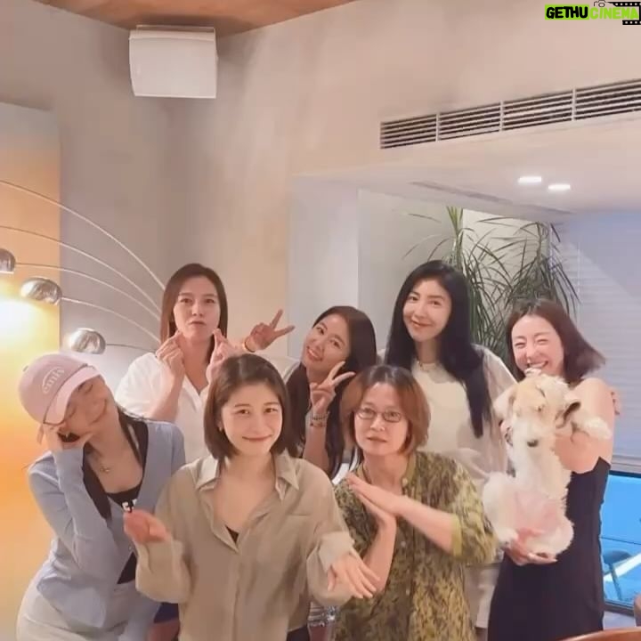 Esther Liu - 13.6K Likes - 沒有上班的時候
小姐們都在讀書會啊😂
從下午聊到晚上靈魂都飛了才解散
就是真的好愛好愛你們喔🫶🏻
#光聚會就很忙了
#擁抱過去的我
#我光小姐我驕傲