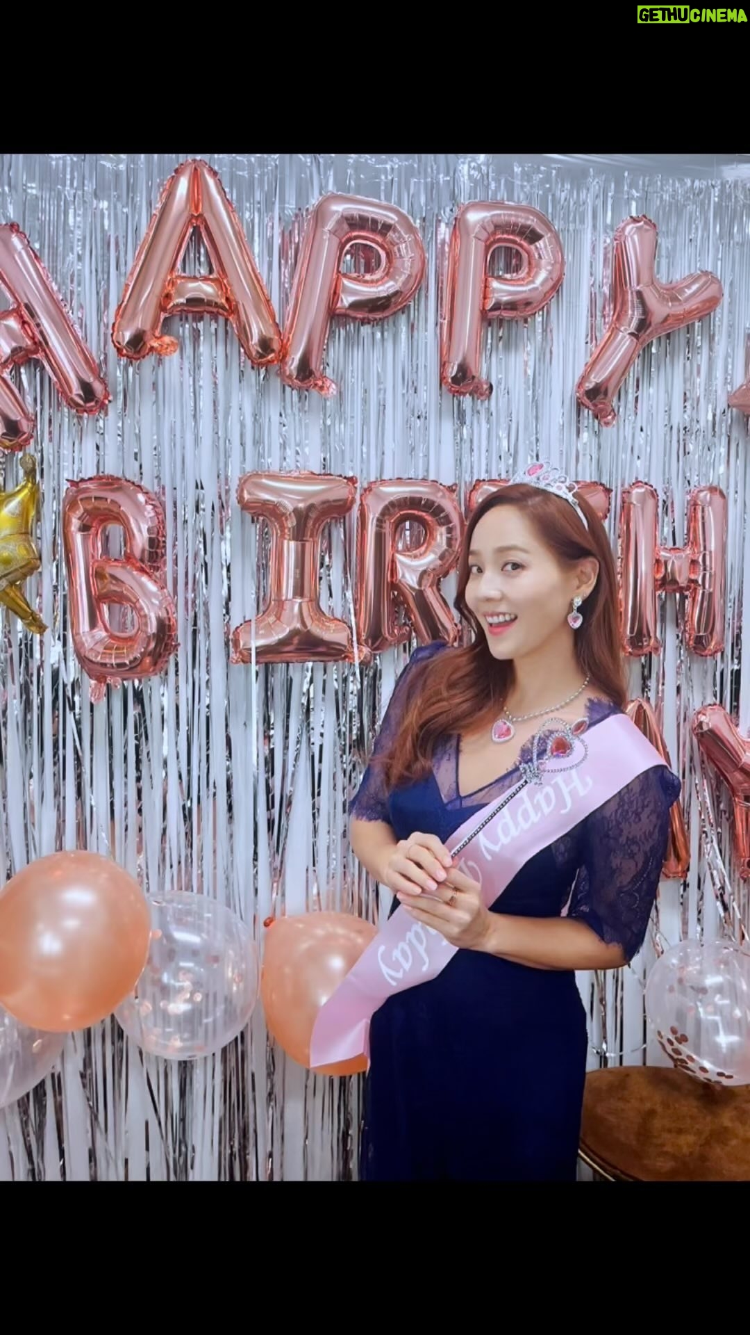 Eugene - 88.5K Likes - 서프라이즈 파뤼~! 모두모두 고마워요~~~!
생파를 몇번하는건지~~ㅎㅎ 행복합니다~~~🥰🥰🥰