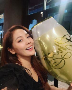 Eugene Instagram - Farewell 2022...!!! Have a meaningful time with families and friends everyone~!