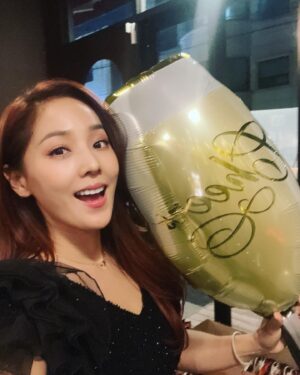 Eugene Instagram - Farewell 2022...!!! Have a meaningful time with families and friends everyone~!