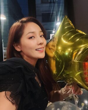 Eugene Instagram - Farewell 2022...!!! Have a meaningful time with families and friends everyone~!