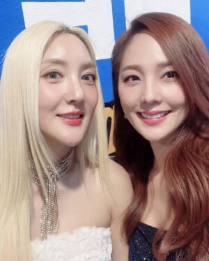 Eugene Instagram - #한터뮤직어워즈 #길보드차트 
오랜만에 무대 위 두근두근
반가운 얼굴들~🥰
