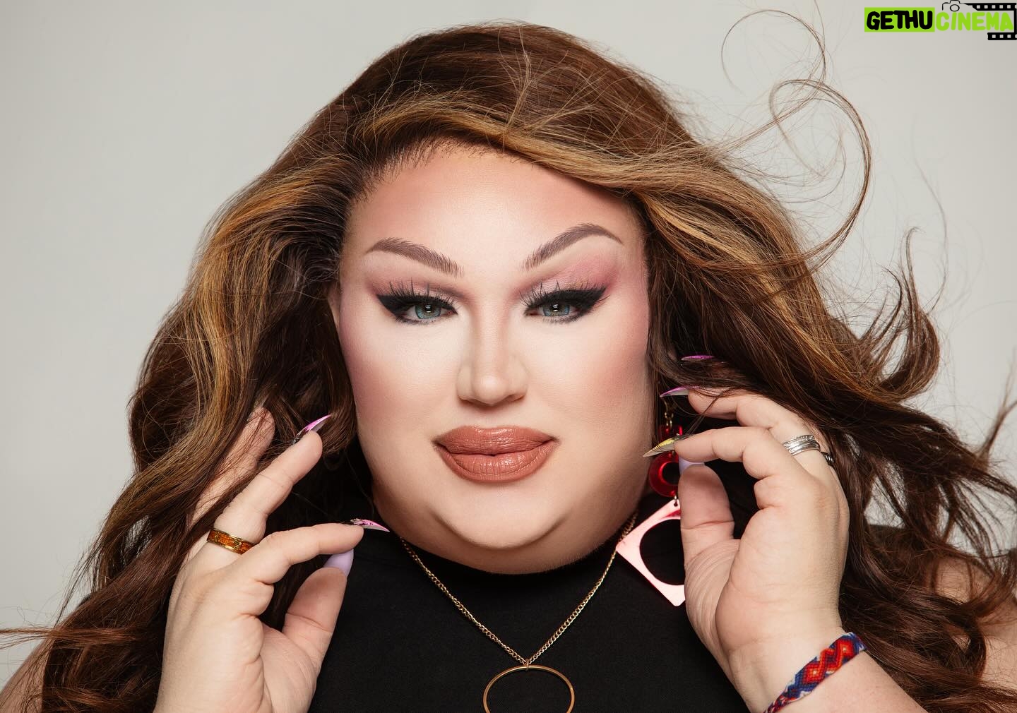 Eureka O'Hara - 14.1K Likes - I havenāt had eyebrows since I was 19. Sometimes I go out in the day and feel really uncomfortable so Transfer brows have become my answer. #eurekabrows Are out now on eurekaohara.com
Meet the color Burnette!
.
Hair @sincityve
Photo @vadellaphoto