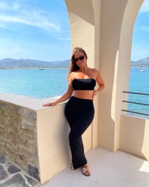 Eva Ducci Instagram - 🩵 @fashionnova 

Another Time Double
Lined Skirt Set - Black

*collaboration commerciale*