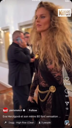 Eva Herzigová Instagram - 🎥 Venice 🎥

Thank you @etro @marcodevincenzo for bringing me to Venice. 

And thank you to my team
@alessandrorebecchi 
@lucacianciolo 
@dmanagementgroup