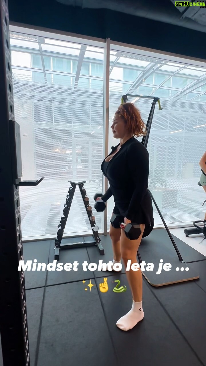 Eva Kramerová - 6.7K Likes - 🐍 kobra in the making 🐍
This is your sign sa premôcť …😀
Po operácií som si povedala že sa budem snažiť urobiť všetko (dobré) pre svoje telo … lebo ma brutálne podržalo ❤️🔥 a tak aj keď sa mi niekedy nechce vždy si spomeniem ako som totálne bezvládna ležala a tešila sa kedy sa budem môcť zasa hýbať ✨ zdravé telo nie je samozrejmosť 🧡 tak sa mu poďakujme, lubkajme ho a vážme si ho nech je akékoľvek … malé či veľké ❤️🔥