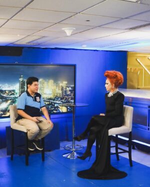 Eva Le Queen Instagram - Eva Le Queen, Patrol ng Pilipino 🇵🇭✨

It’s press day with @abscbnnews! 🎥 

Special thanks to @josiahvantonio and @arielrojasph for the tour! Next time, as Star Patroller na ha. ⭐️👀