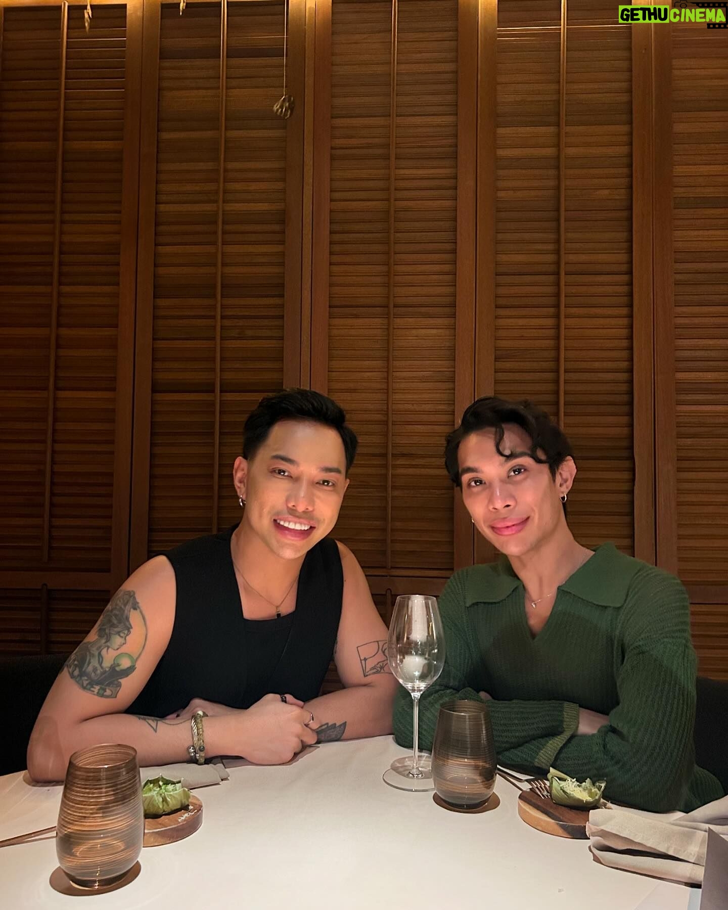 Eva Le Queen - 16.4K Likes - It’s been a looong while since I took my international superstar sister out on a date. We went to a mind-blowing and orgasmic 10-course tasting journey at @gallerybychele! Such an amazing night talking about our big dreams while having our buds bursting with flavors. Thank you so much @jack.niklawski for making all the arrangements! ❤️✨