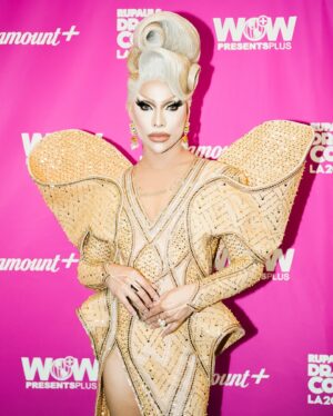 Eva Le Queen Instagram - What a crazy weekend that was! 🌎💫

Thank you so much @rupaulsdragcon LA for yet another unforgettable con! Can’t wait to see you all again at DragCon UK 2025. ❤️ Swipe all the way to the left for my favorite kiki. 👀

Custom look by the amazing @ehrranmontoya 
Hair by @the.jquinn 
Photo and video by @playbyplayhouse