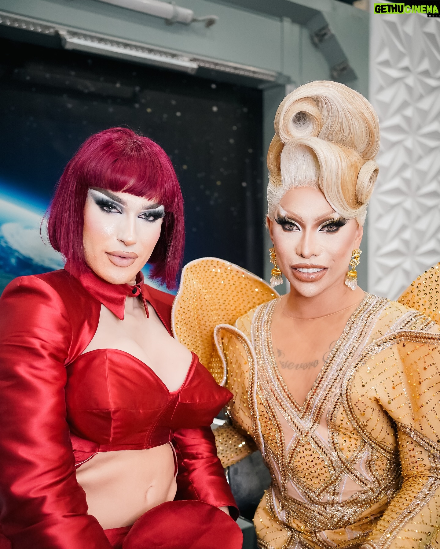Eva Le Queen - 7.3K Likes - What a crazy weekend that was! 🌎💫
Thank you so much @rupaulsdragcon LA for yet another unforgettable con! Can’t wait to see you all again at DragCon UK 2025. ❤️ Swipe all the way to the left for my favorite kiki. 👀
Custom look by the amazing @ehrranmontoya
Hair by @the.jquinn
Photo and video by @playbyplayhouse