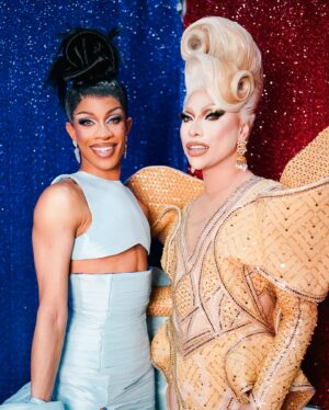 Eva Le Queen Instagram - What a crazy weekend that was! 🌎💫

Thank you so much @rupaulsdragcon LA for yet another unforgettable con! Can’t wait to see you all again at DragCon UK 2025. ❤️ Swipe all the way to the left for my favorite kiki. 👀

Custom look by the amazing @ehrranmontoya 
Hair by @the.jquinn 
Photo and video by @playbyplayhouse
