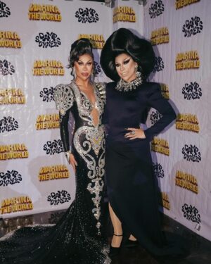 Eva Le Queen Instagram - She is HOME. ❤️🇵🇭

So good to have you back sis @marinaxsummers! So glad to be a part of your Homecoming event! And guess who else came!

Hair by @wigsbymargaux